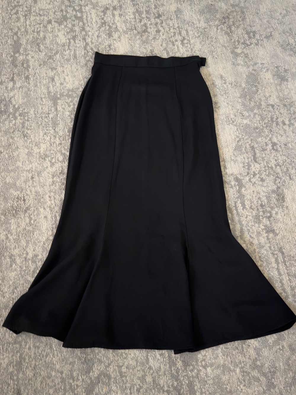Effortless Black Maxi Skirt with Flared Hem